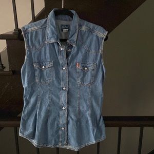 Denim sleeveless snap button top